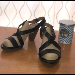 Clark’s black strappy Sandals w/heel